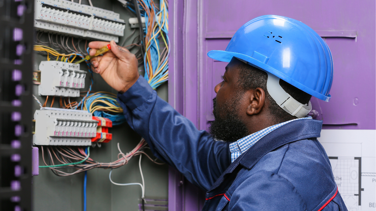 Benefits of Self-Performing Electrical and Low-Voltage Work